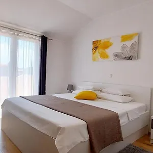 Apartman Marijana, Rab Town